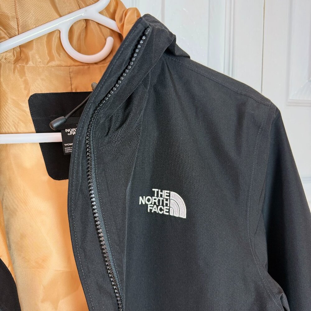 The North Face Women’s Packable Shell Parka with Hood - Picture 5 of 9
